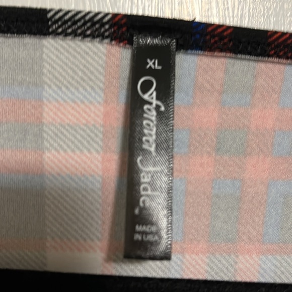 Eye catching XL top. - Picture 2 of 3